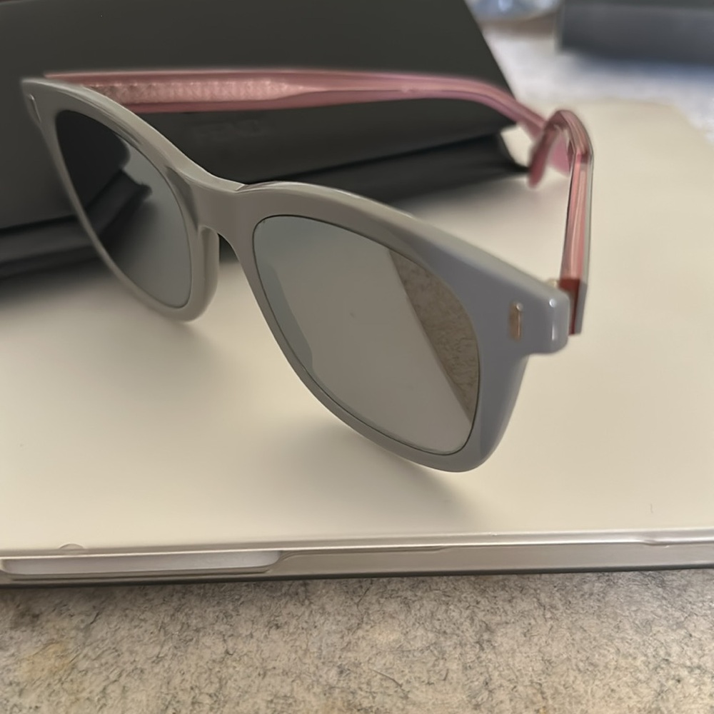 FENDI unisex sunglasses - Picture 2 of 3